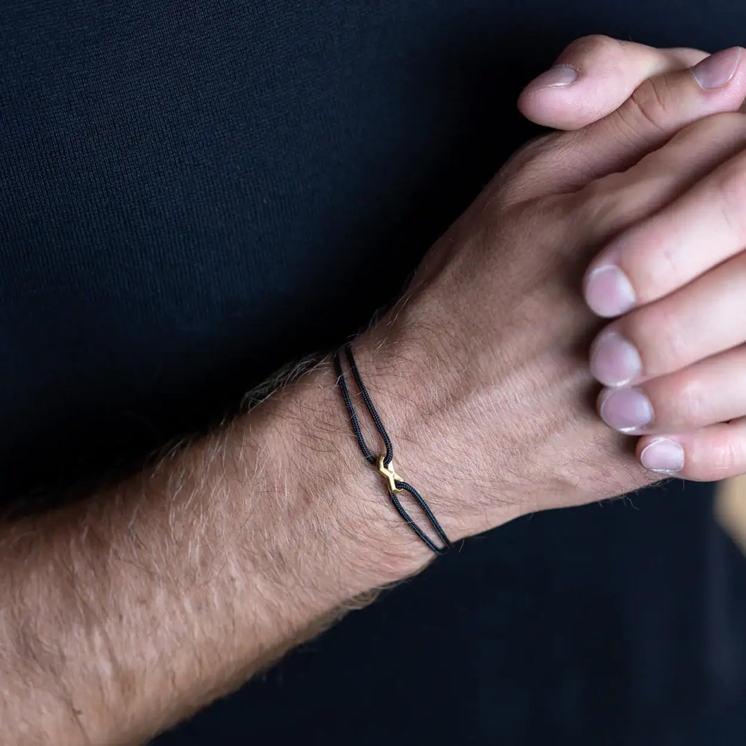 Nylonarmband 1,5 mm, schwarz, Infinity-Zeichen vergoldet