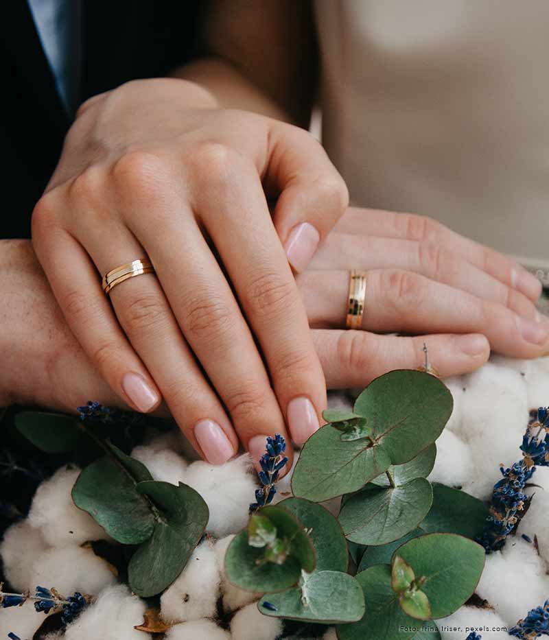 Eheringe und Verlobungsringe